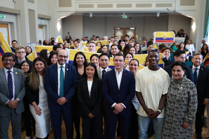 Daniel Noboa y Moises Caicedo se encuentran en londres durante evento con jóvenes ecuatorianos