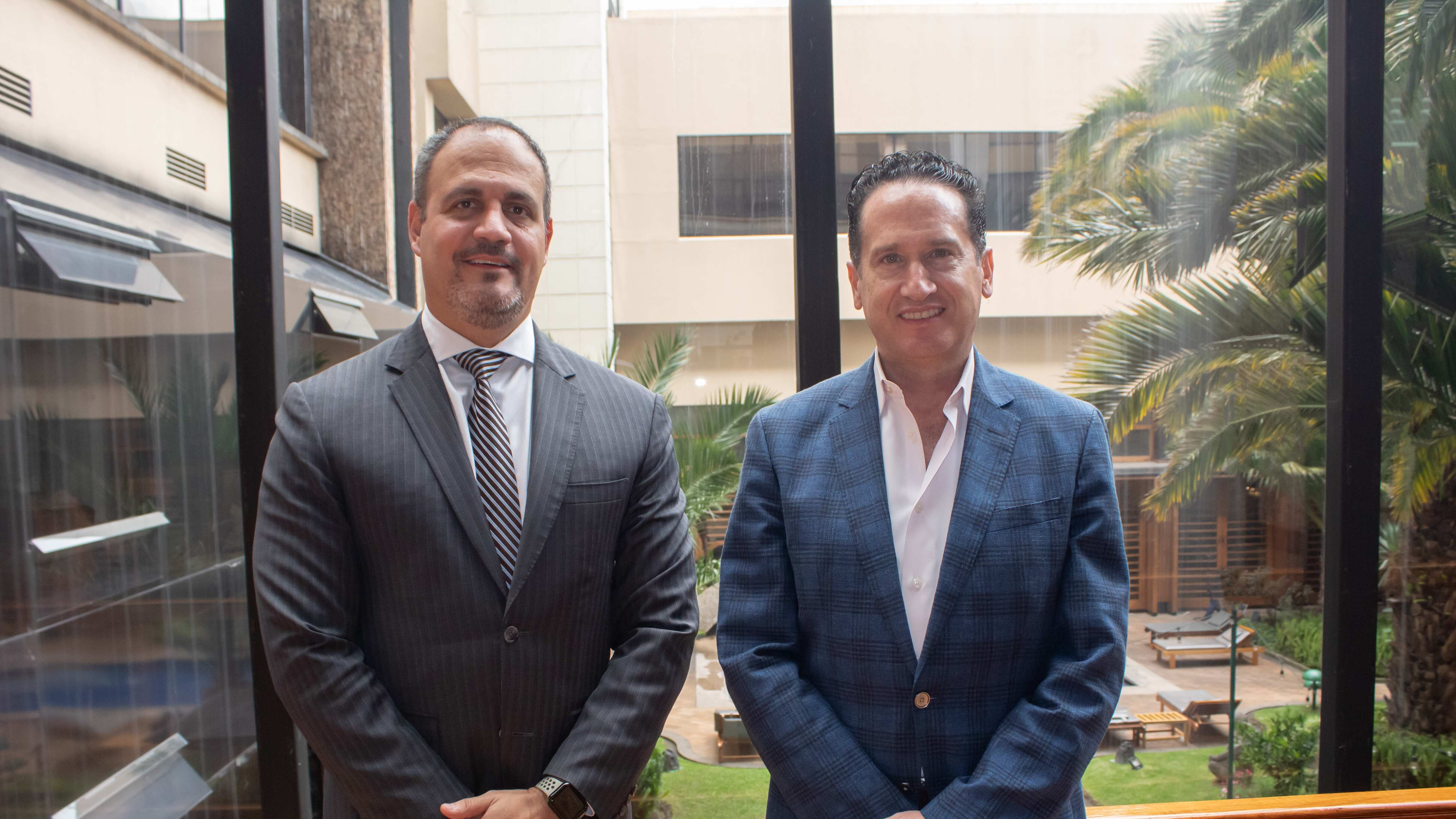 Sasha García-Zapatero, CEO de Swissôtel; y Hernán Cueva, CEO Metro Ecuador