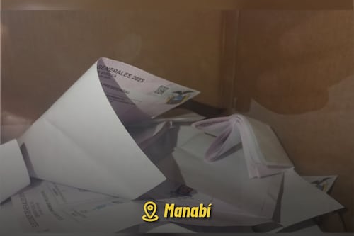 Manabí: Retienen a mujer que habría ingresado en la urna dos papeletas rayadas