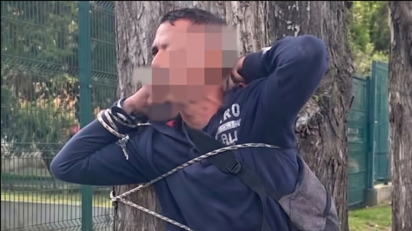 Hombre fue atado a un árbol tras robar a una mujer en Cuenca