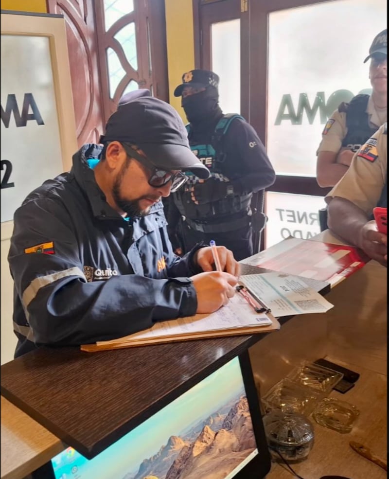 Clausura de cibercafé en San Juan, Quito, tras denuncia e irregularidades