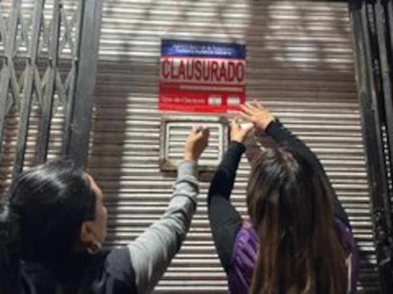 Farmacia clausurada en Riobamba por Arcsa: Descubren graves irregularidades