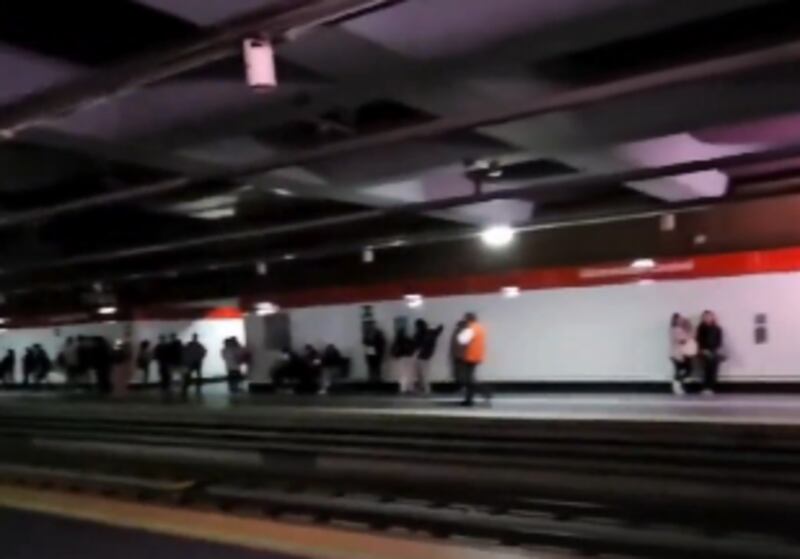 Metro de Quito afectado por el apagón