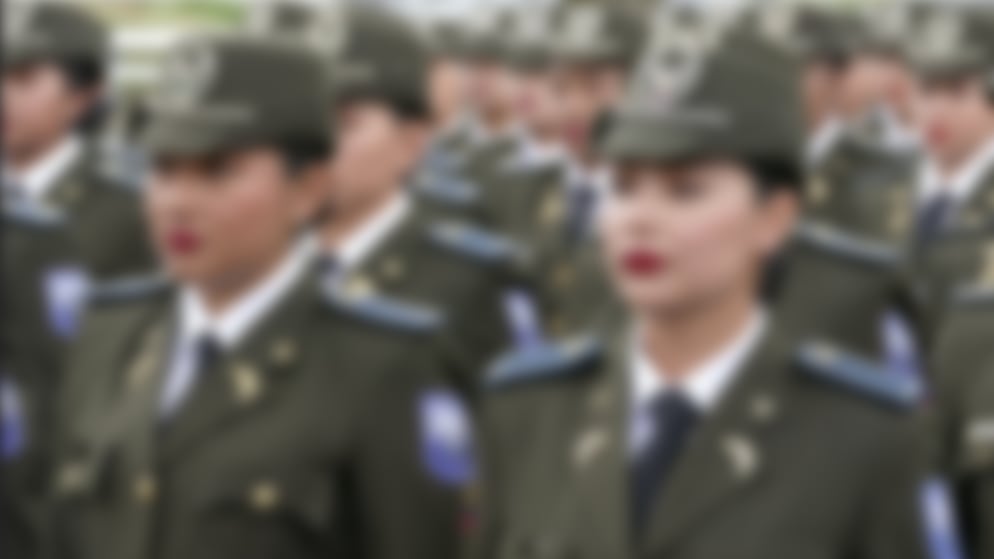 Familiares de la policía que acusa a un coronel de presunto abuso en el norte de Quito piden que no se acepte su baja voluntaria