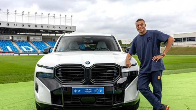 Jugadores del Real Madrid recibieron un BMW