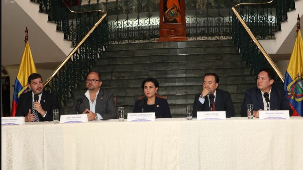 Alcaldes de Guayaquil, Quito y Cuenca en reunión con el Gobierno
