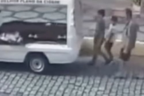 Brasil: Disparan contra modelo de OnlyFans mientras asistía al funeral de su madre