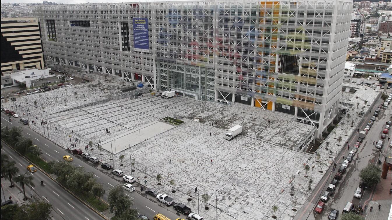 ¿En qué áreas se dará la desvinculación de 5.000 funcionarios públicos en Ecuador?