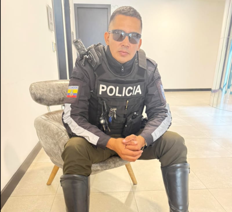 Policía Willy EC