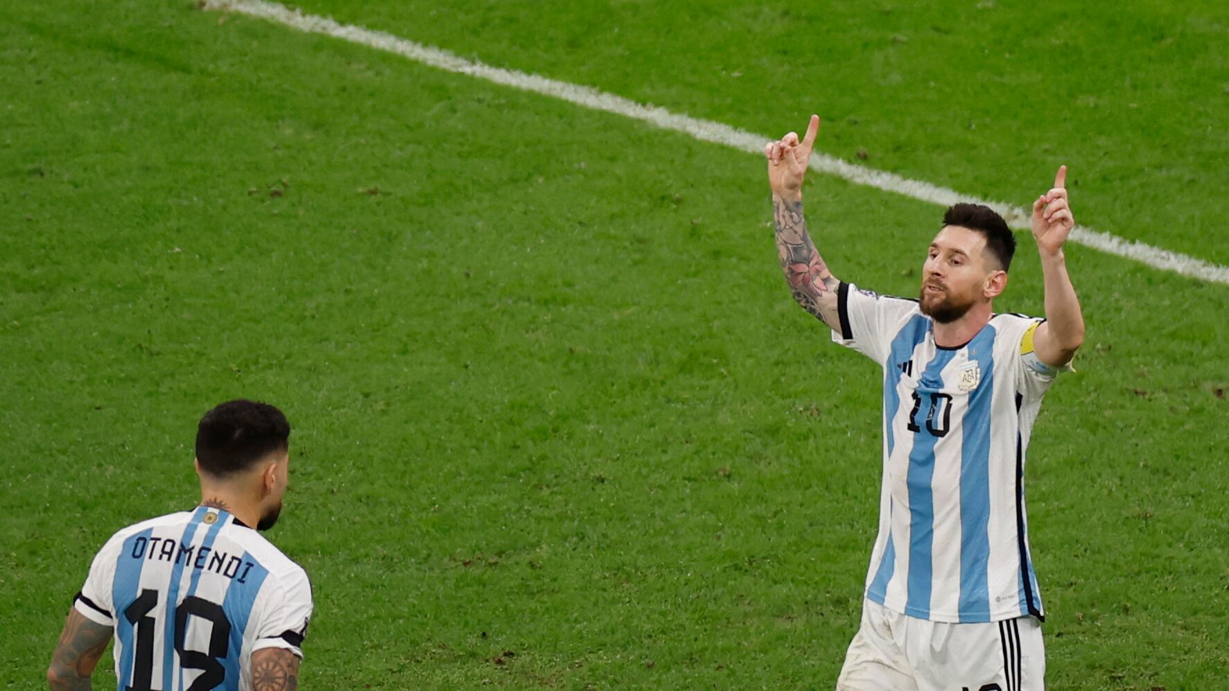 Lionel Messi celebra un gol hoy, en un partido de los cuartos de final del Mundial de Fútbol Qatar 2022