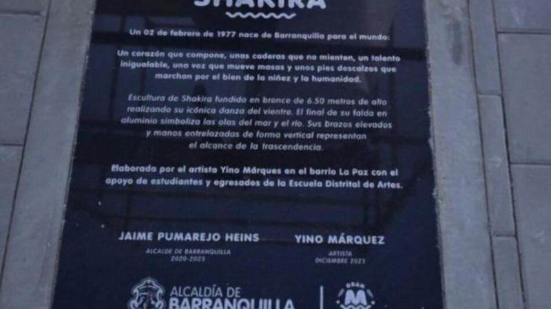 El grave error de ortografía en la estatua de Shakira en Barranquilla