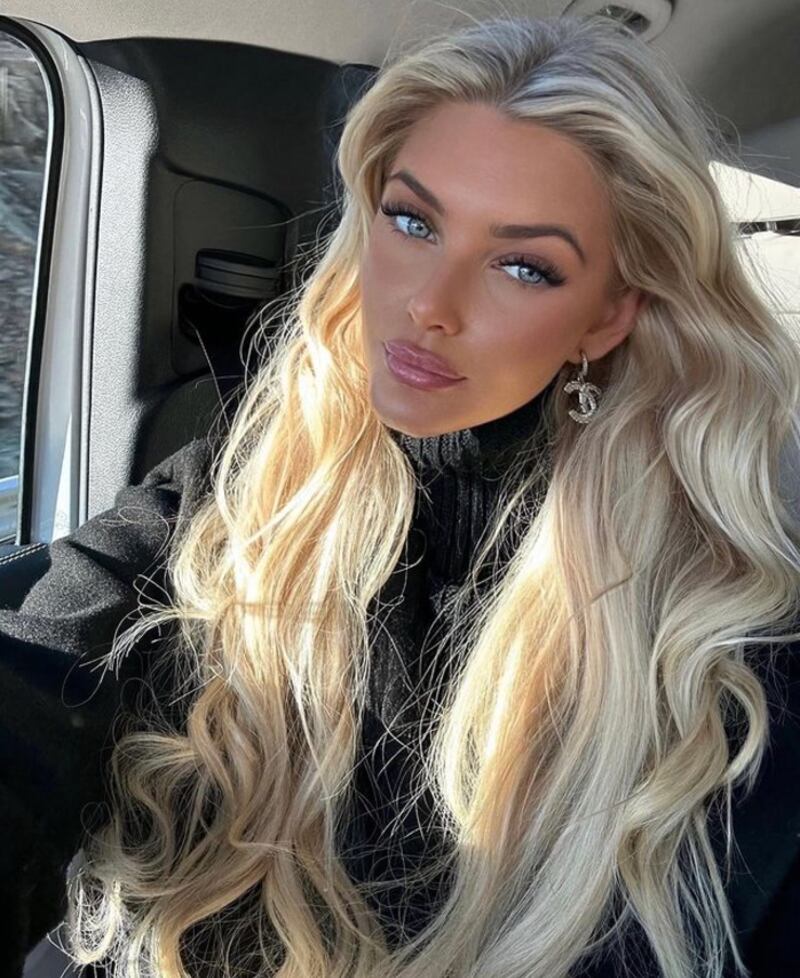 Victoria Kjaer, Miss Universo 2024, hace un año