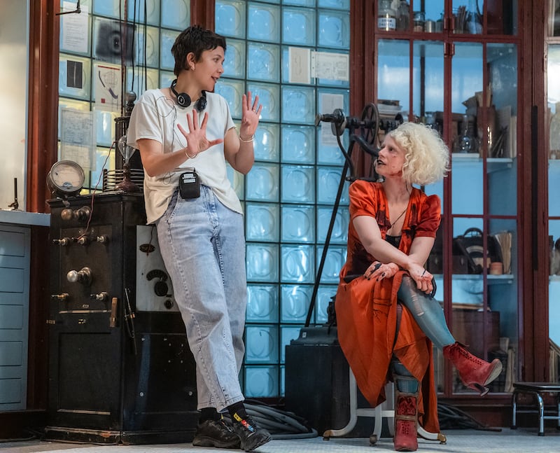 Su peinado, su grito y esa mirada entre el miedo y la furia convirtieron a la Novia de Frankenstein en un mito del cine construido sobre el silencio. Foto: cortesía.