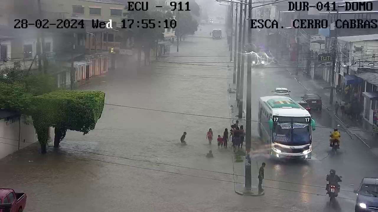 Inundaciones en Guayaquil por fuerte lluvia
