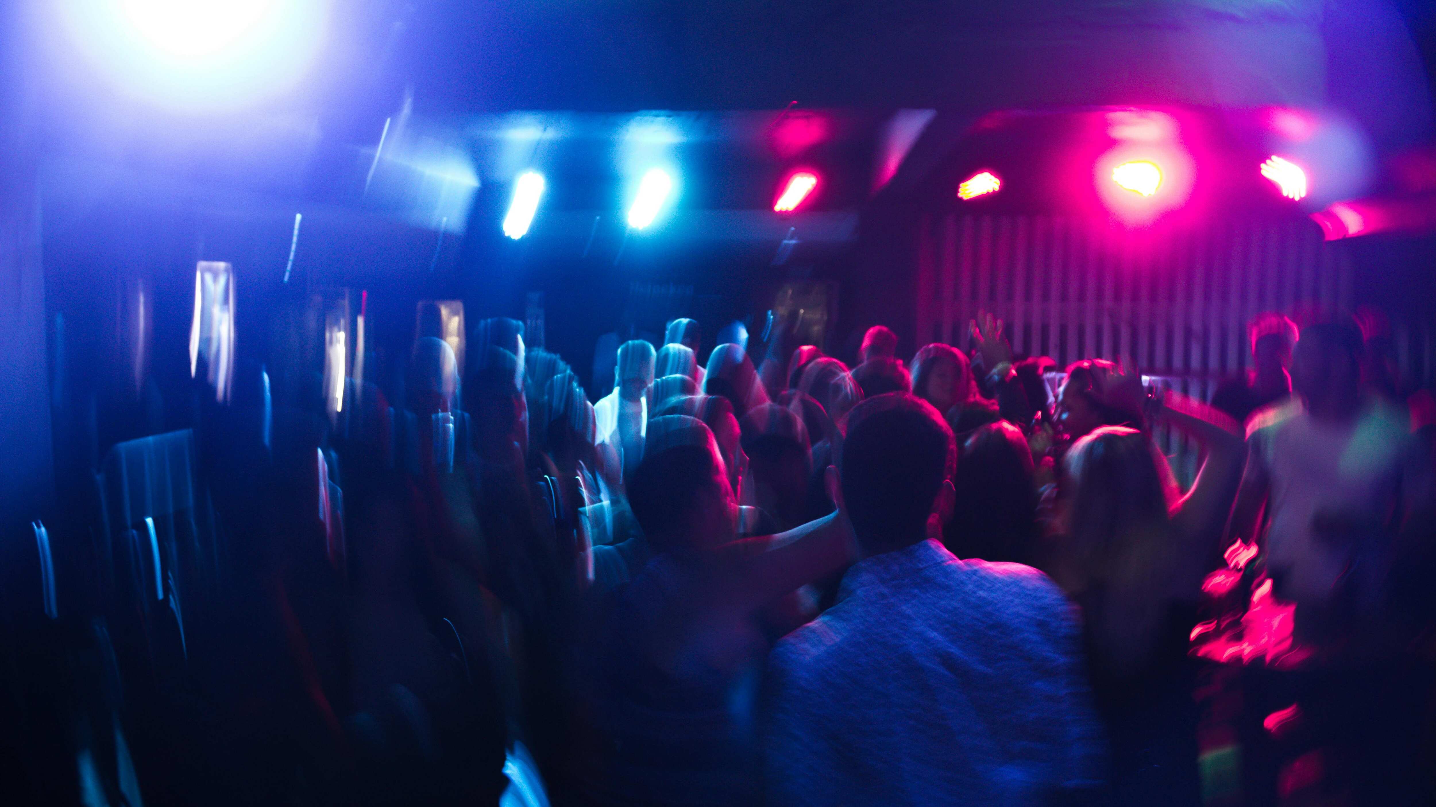 Padre contó cómo robaron a su hijo dentro de una discoteca en Quito