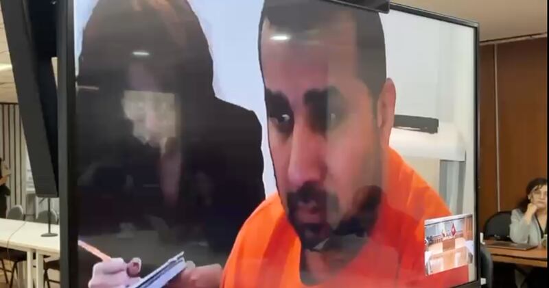 Así lució alias ‘Fito’ durante la audiencia donde se acogió al proceso de extradición