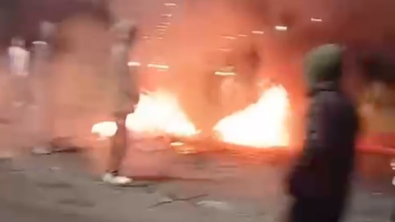 Cierres viáles en la av. Simón Bolívar por manifestaciones a la altura de Gualo, en Quito