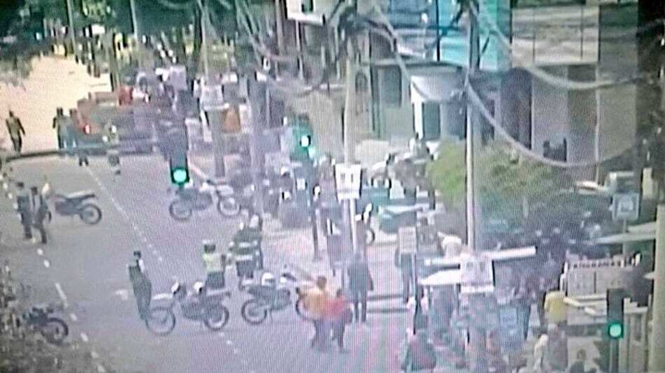 Amenaza de bomba en la Amazonas/Twitter @BomberosQuito