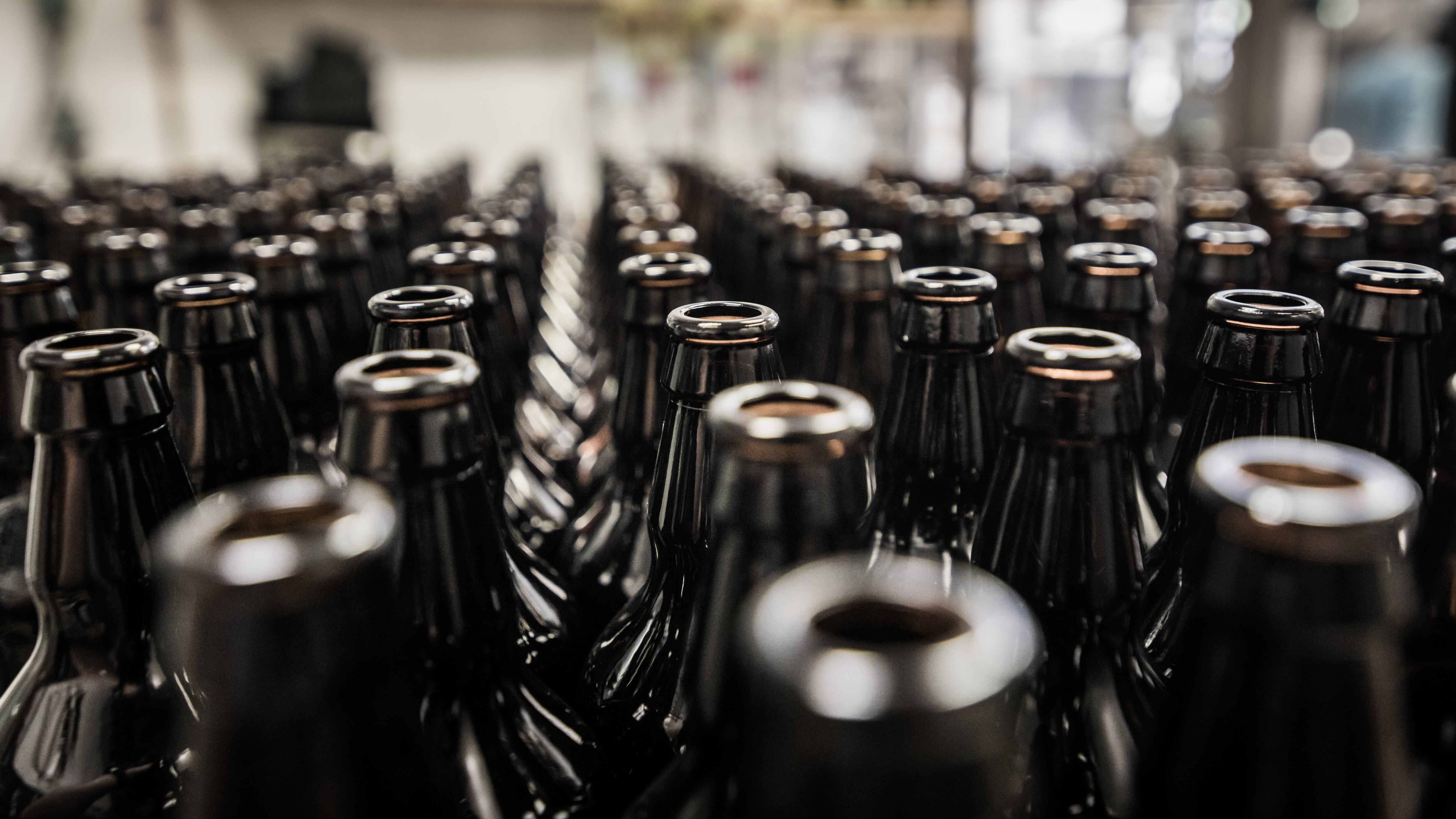 Imagen referencial de botellas por la Ley Seca, a propósito de las Elecciones 2025