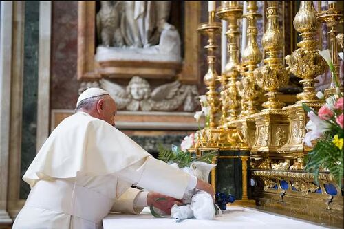 ¿Quién pagó la tumba del papa Francisco? El misterio del benefactor que se hizo cargo del entierro