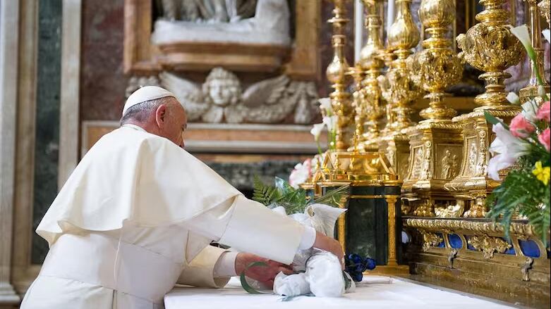 El Papa en la iglesia de Santa María la Mayor.