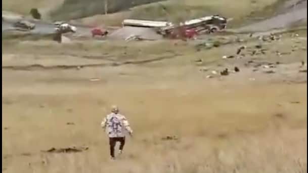 Bus cae a un abismo en la vía Guaranda–Ambato