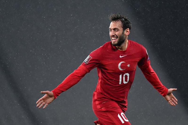 El pueblo turco confía en el liderazgo de Hakan Çalhanoğlu para que conduzca una victoria ante Paraguay y devolver así la ilusión a los millones de hinchas.