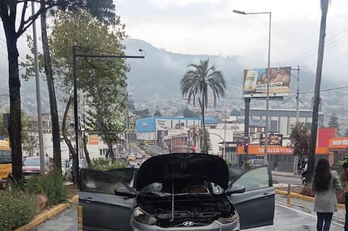 Vehículo se incendió en el sur de Quito