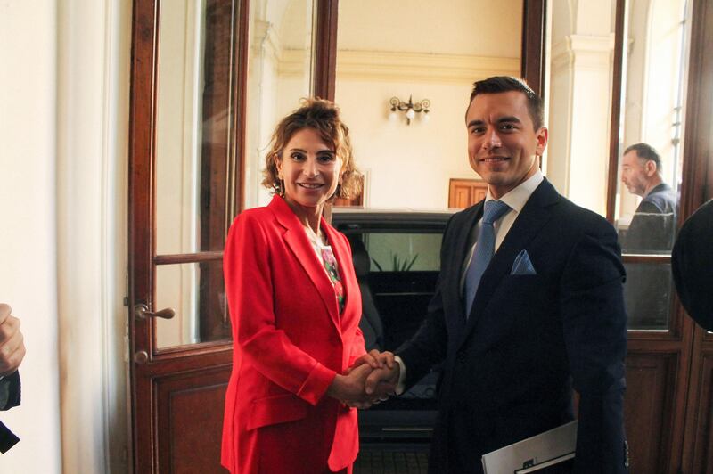 El presidente electo Daniel Noboa mantuvo una reunión con la secretaria general del Intituto Italo - Latinoamericano, Antonella Cavallani en Roma, donde trataron temas como lavado de activos, manejo de cárceles y combate al crimen organizado.
Fotos: Cortesia/Prensa Daniel Noboa
