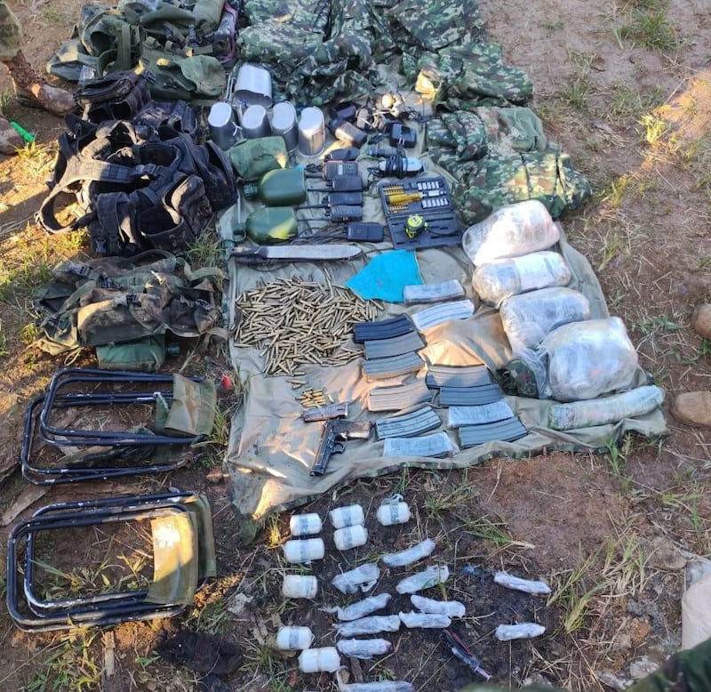 Fotos: evidencias decomisadas por los 11 militares antes de la emboscada en Alto Punino. Imagen: Ejército Ecuatoriano