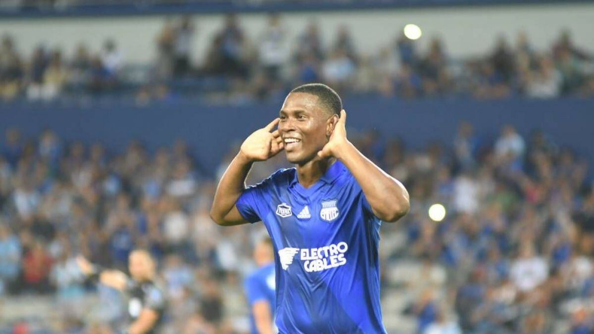 Bryan Angulo es el único goleador neto en quien confían los hinchas para este primer duelo frente al Defensa y Justicia.