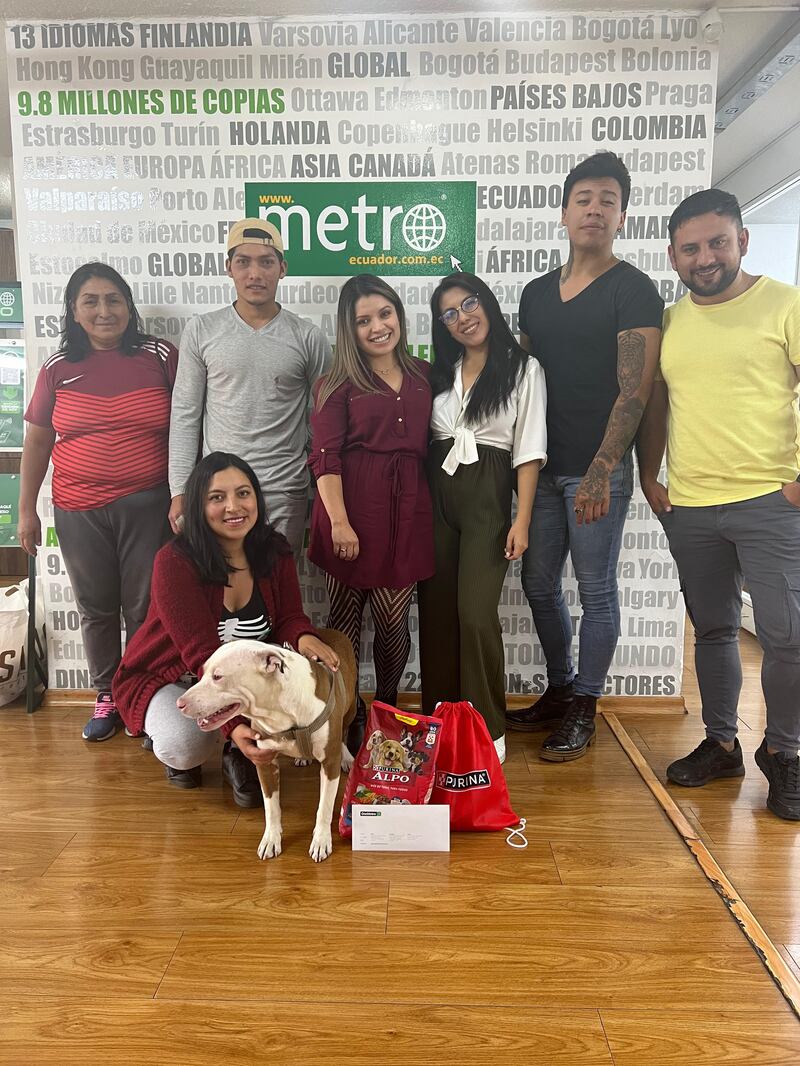 Rubinsky, su familia y el equipo Metro Ecuador