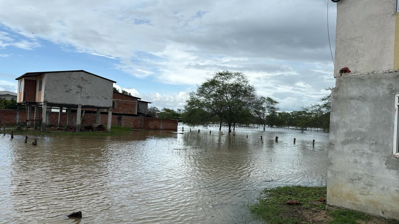 El 22 y 23 de febrero, debido a intensas lluvias se registró inundación en la comunidad de Tambo, cantón Tosagua. Este evento ha dejado aproximadamente 300 familias afectadas, damnificadas y aisladas.