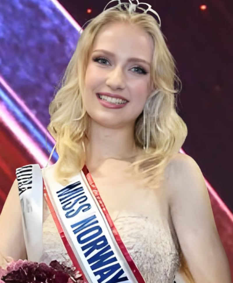 Miss Noruega causa sensación en el Miss Universo.