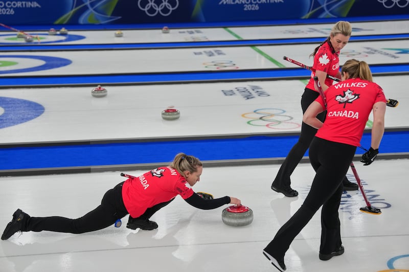El curling parece extraño a primera vista, pero en realidad es uno de los deportes más técnicos