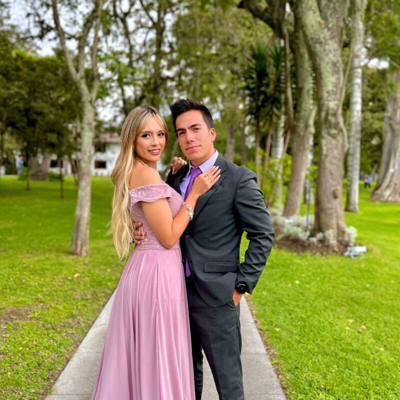 El Champ y su novia Carolina Cobo