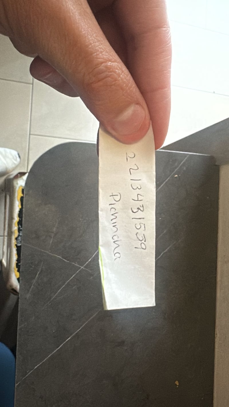 Fingieron ser policías para obligar a pagar USD 1.500 a una familia en el norte de Quito