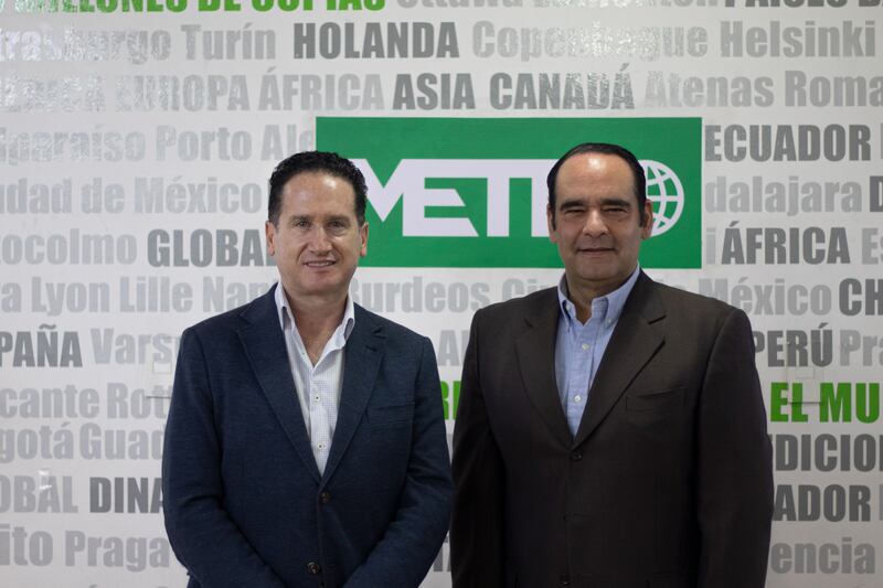 Hernán Cueva, CEO de Metro Ecuador, junto a Christian del Alcázar Ponce, Director General de FM Mundo.