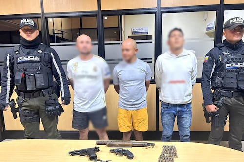 Denuncia de riña callejera permitió detectar a sujetos con un arsenal en San Antonio, en Quito