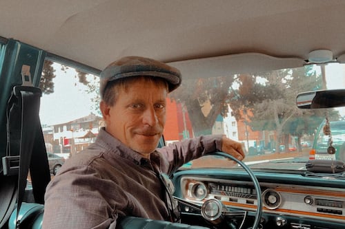 Dos sujetos fueron captados saliendo de la casa del padre Max en Quito, según la Policía