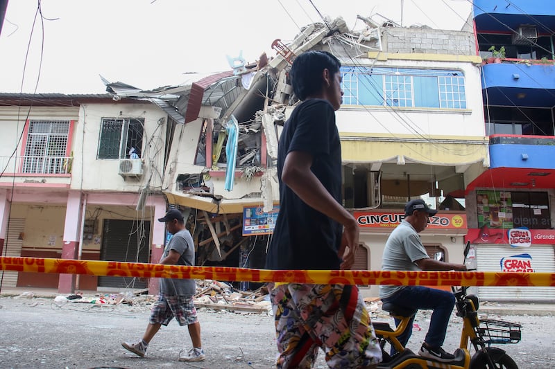 Edificación afectada por un terremoto de magnitud 6,5 en la ciudad de Pasaje