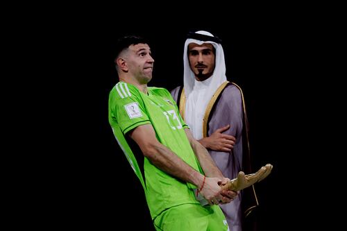 Dibu Martínez explicó su polémico gesto en la final del Mundial: “La soberbia conmigo no va”