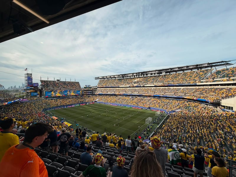 Un estadio amarillo y repleto apoyó a la Tricolor en su debut mundialista 2026 frente a los africanos.