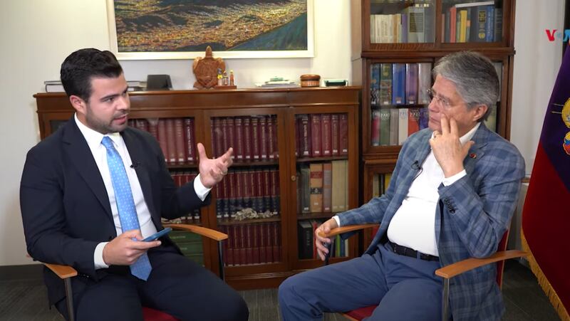 El presidente de la República Guillermo Lasso en entrevista con la Voz de América.