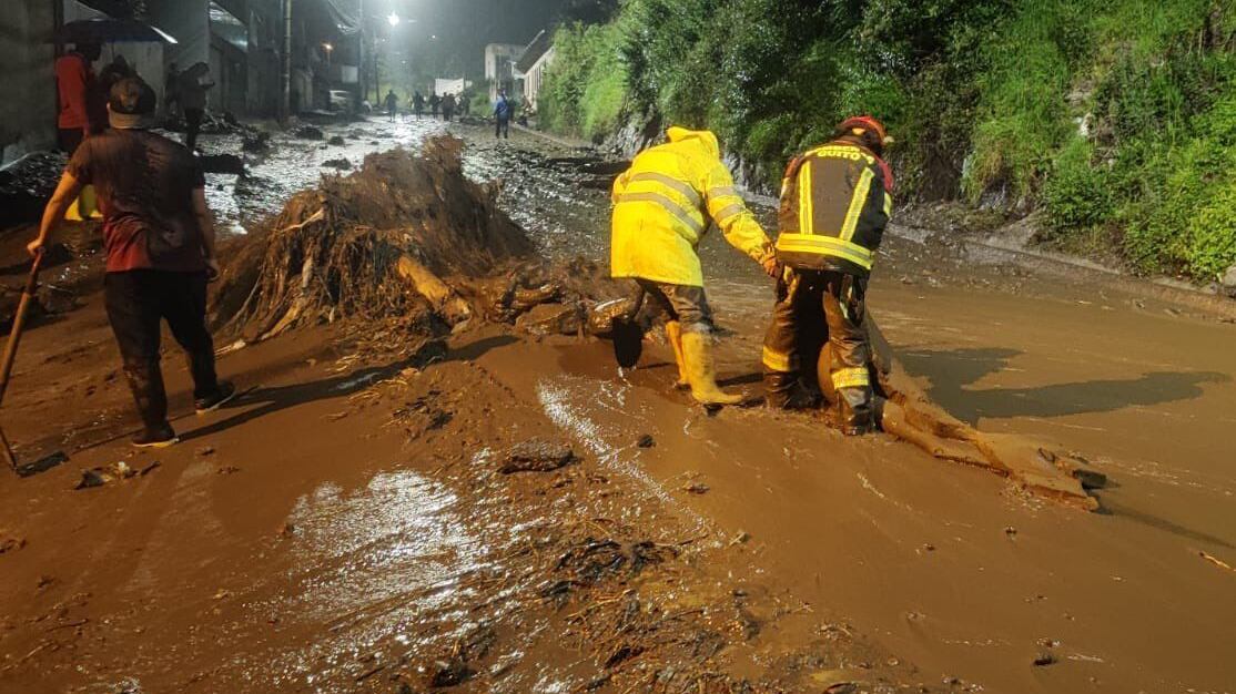 Tres heridos tras deslizamiento de tierra en Conocoto, Quito