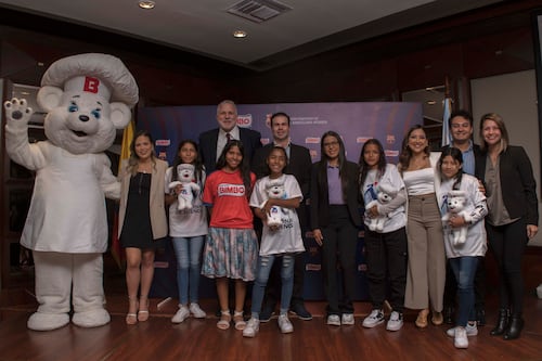 Grupo Bimbo apoyará escuelas de fútbol femenino en Ecuador y Latinoamérica