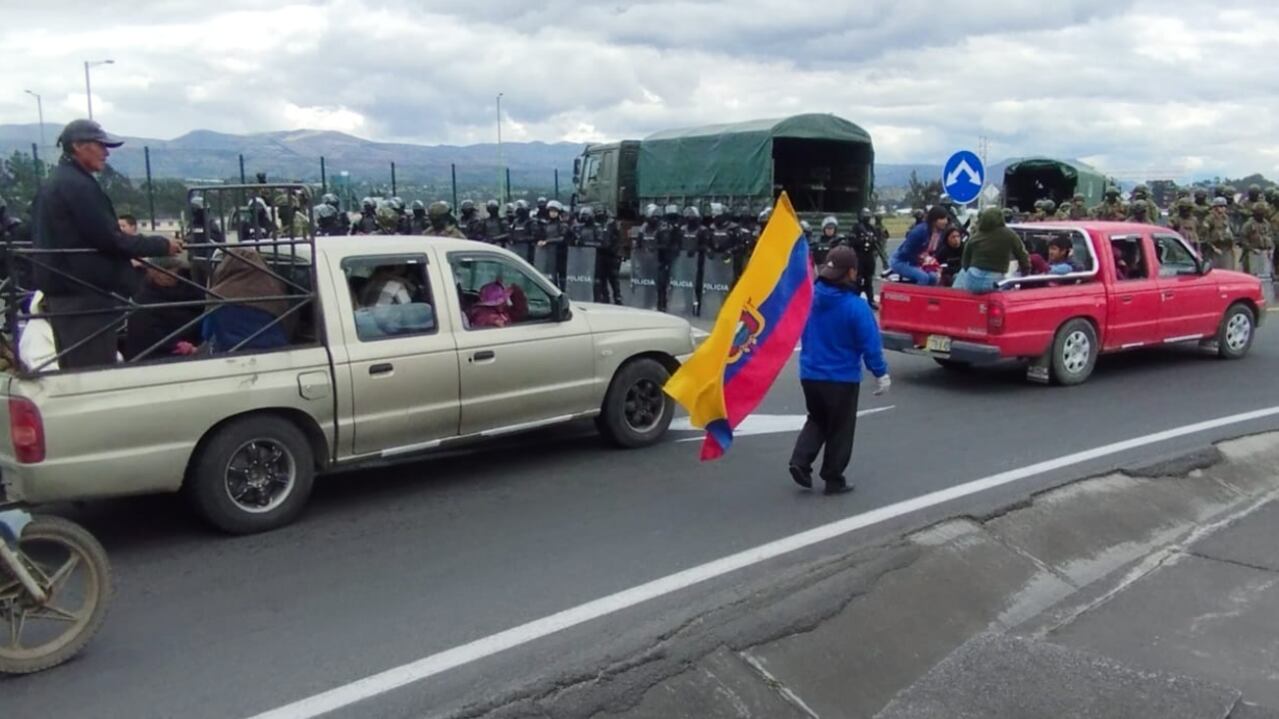 Varias vías del país presentan cierres y pasos parciales por deslizamientos y manifestaciones