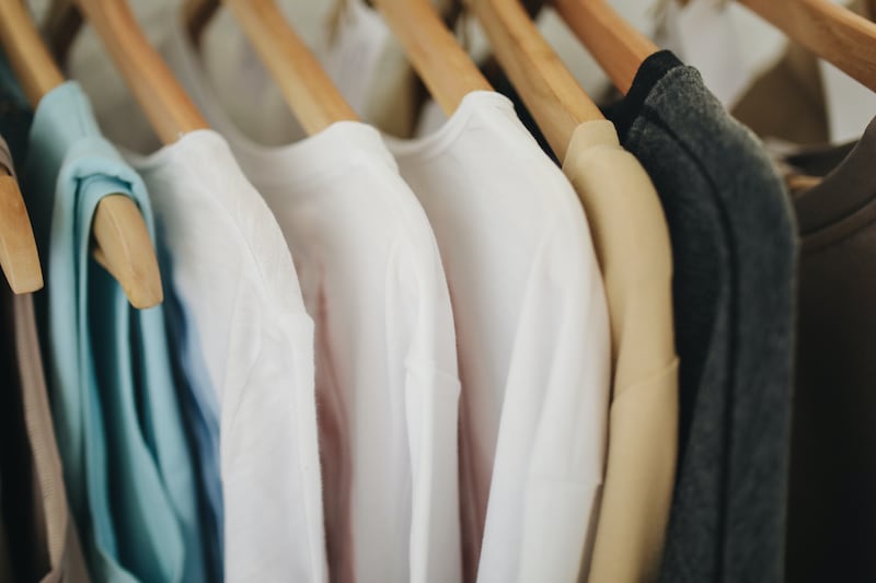 Cómo escoger qué tipo de ropa puede ser parte de tu clóset
