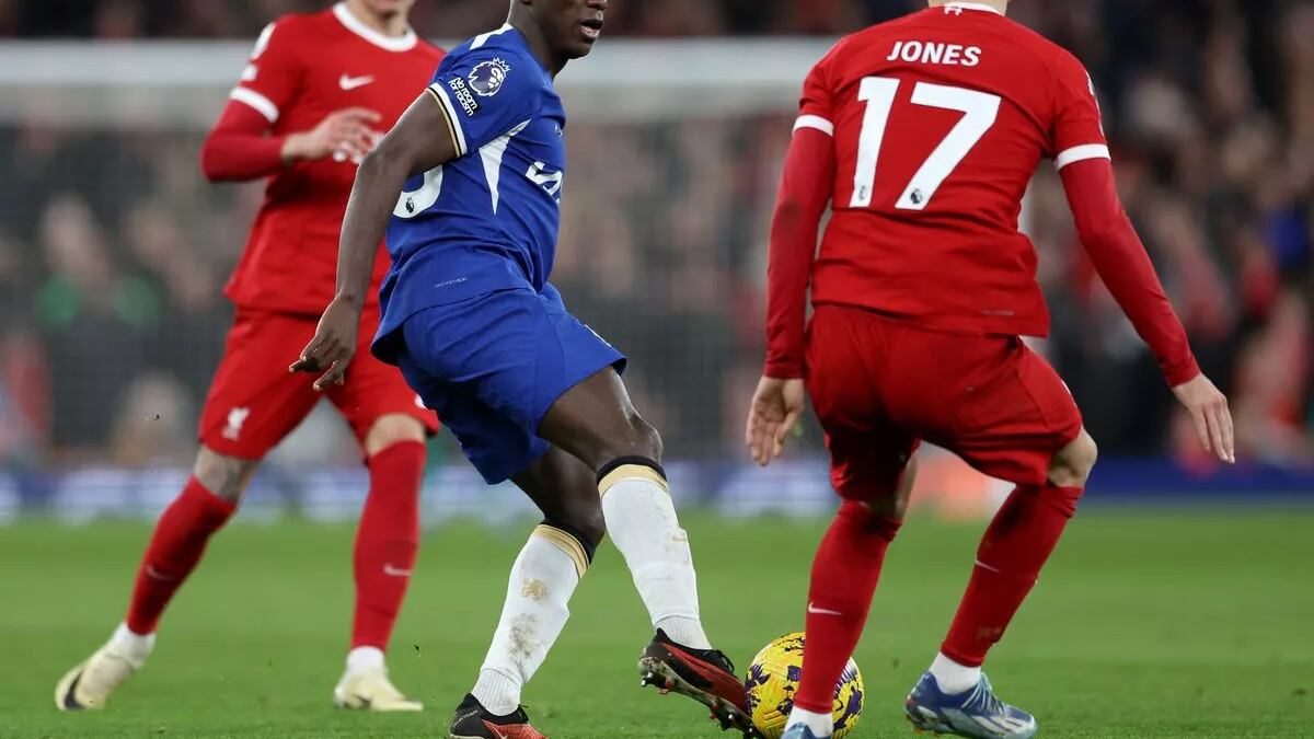 Moisés Caicedo vs Jones en el Chelsea vs Liverpool