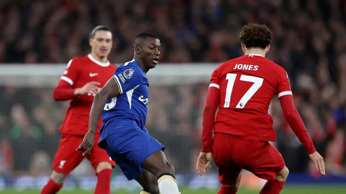 Moisés Caicedo vs Jones en el Chelsea vs Liverpool